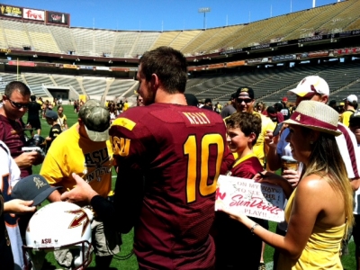 Taylor Kelly signs autographs for fans.