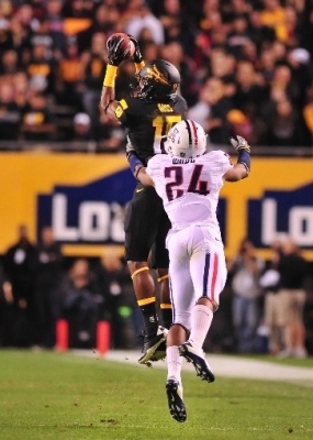 2012 Territorial Cup in Tucson - #15 Rashad Ross leaps for the reception