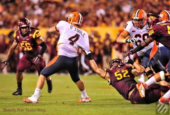 #52 Carl Bradford pulls Illinois QB Nathan Scheelhaase's Jersey